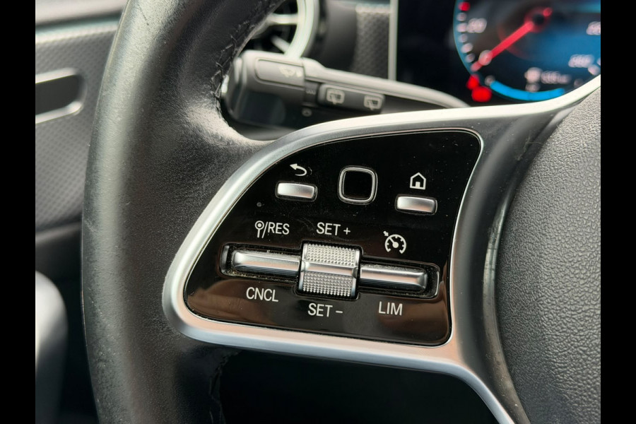 Mercedes-Benz A-Klasse 180 Premium Plus | Stoelverwarming | Ambiance Verlichting | Apple Carplay | Parkeersensoren | Navigatie | Keyless | High Performance LED | Grootlichtassistent | Cruise Control | Bluetooth | Airco
