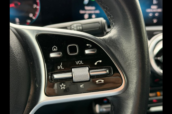 Mercedes-Benz A-Klasse 180 Premium Plus | Stoelverwarming | Ambiance Verlichting | Apple Carplay | Parkeersensoren | Navigatie | Keyless | High Performance LED | Grootlichtassistent | Cruise Control | Bluetooth | Airco