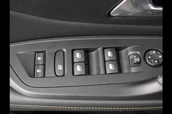 Peugeot 308 1.2 PureTech Automaat GT Climate control Adaptive cruise control Parkeersensoren Achteruitrijcamera Navigatie LED Apple Carplay/ Android Auto