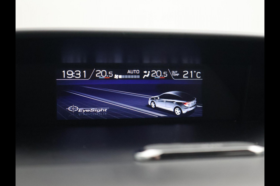 Subaru XV 2.0i e-BOXER AUT. AWD LUXURY + TREKHAAK | CAMERA | ADAPTIVE CRUISE | CARPLAY | STOELVERWARMING