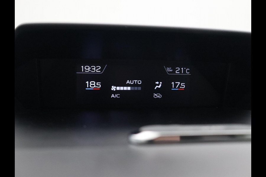 Subaru XV 2.0i e-BOXER AUT. AWD LUXURY + TREKHAAK | CAMERA | ADAPTIVE CRUISE | CARPLAY | STOELVERWARMING