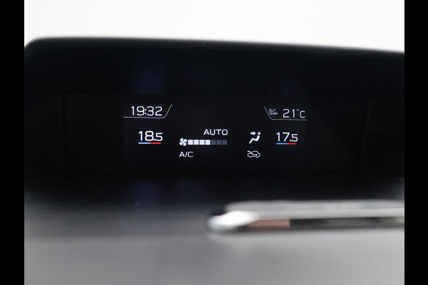 Subaru XV 2.0i e-BOXER AUT. AWD LUXURY + TREKHAAK | CAMERA | ADAPTIVE CRUISE | CARPLAY | STOELVERWARMING