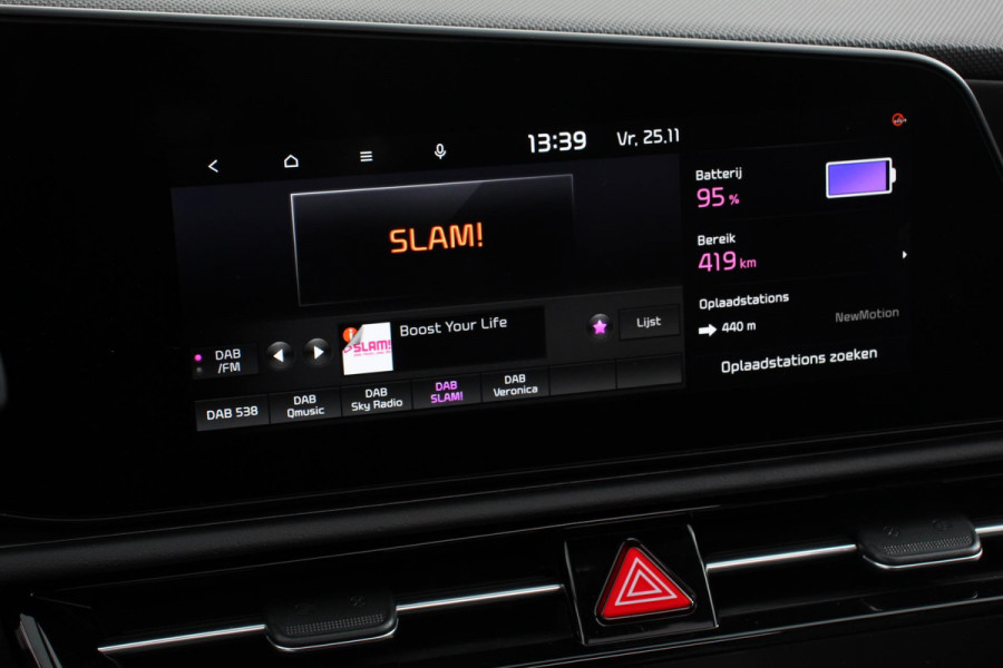 Kia Niro EV ExecutiveLine 64.8 kWh Navigatie Half Leder Schuif-kantel dak Elektrisch bedienbare achterklep DAB Led Camera