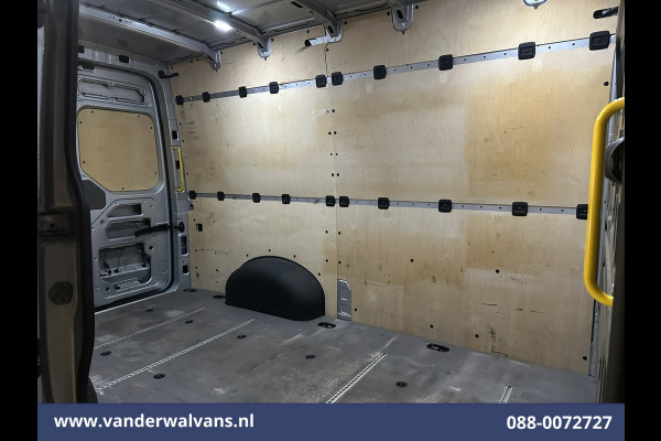 Volkswagen Crafter 2.0 TDI 141pk L3H3 L2H2 Euro6 Airco | Camera | Apple Carplay | Cruisecontrol | 3000kg Trekhaak Android Auto, Chauffeursstoel, Bijrijdersbank