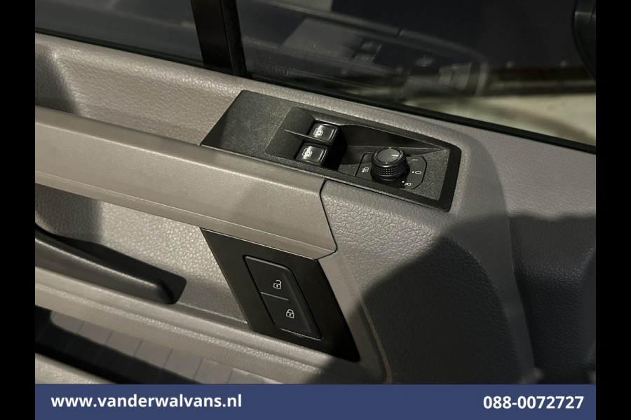 Volkswagen Crafter 2.0 TDI 141pk L3H3 L2H2 Euro6 Airco | Camera | Apple Carplay | Cruisecontrol | 3000kg Trekhaak Android Auto, Chauffeursstoel, Bijrijdersbank