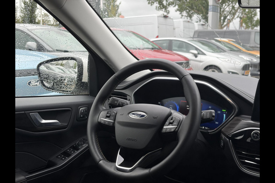 Ford Kuga 2.5 PHEV Vignale | Wegklapbare trekhaak | Winter Pack | Camera | Dodehoeksensoren | Head up display | Koplampen adaptief | Bang&Olufsen | Elektrische achterklep