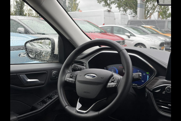 Ford Kuga 2.5 PHEV Vignale | Wegklapbare trekhaak | Winter Pack | Camera | Dodehoeksensoren | Head up display | Koplampen adaptief | Bang&Olufsen | Elektrische achterklep