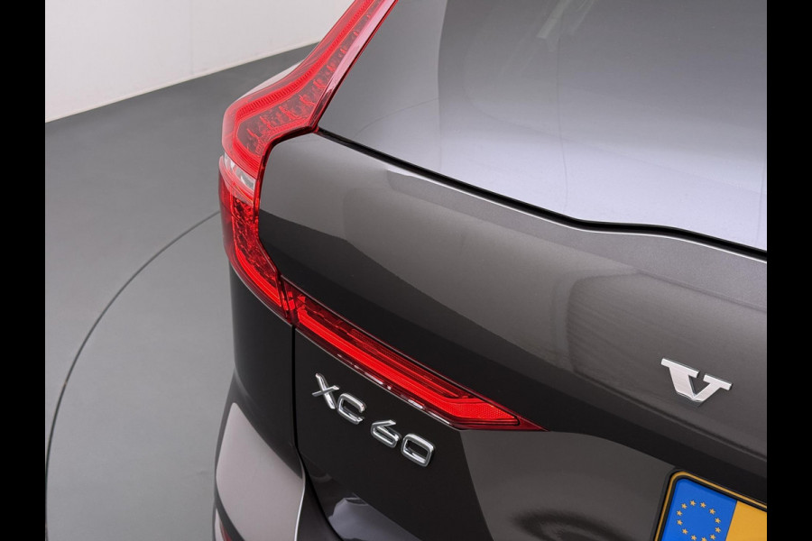 Volvo XC60 Plug-In Hybrid AWD T6 Plus Dark Recharge ADAPT. CRUISE CONTROL | STUUR & STOEL VERWARMING | PANORAMA DAK | 360 GRADEN CAMERA | ELEK. STOELEN MET GEHEUGEN | HARMAN/KARDON AUDIO