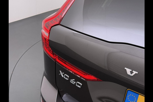 Volvo XC60 Plug-In Hybrid AWD T6 Plus Dark Recharge ADAPT. CRUISE CONTROL | STUUR & STOEL VERWARMING | PANORAMA DAK | 360 GRADEN CAMERA | ELEK. STOELEN MET GEHEUGEN | HARMAN/KARDON AUDIO