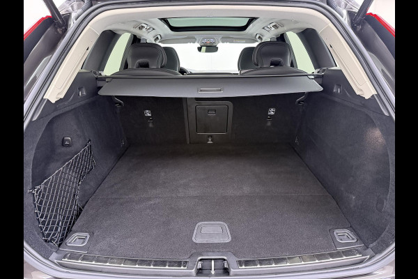Volvo XC60 Plug-In Hybrid AWD T6 Plus Dark Recharge ADAPT. CRUISE CONTROL | STUUR & STOEL VERWARMING | PANORAMA DAK | 360 GRADEN CAMERA | ELEK. STOELEN MET GEHEUGEN | HARMAN/KARDON AUDIO