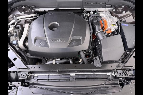 Volvo XC60 Plug-In Hybrid AWD T6 Plus Dark Recharge ADAPT. CRUISE CONTROL | STUUR & STOEL VERWARMING | PANORAMA DAK | 360 GRADEN CAMERA | ELEK. STOELEN MET GEHEUGEN | HARMAN/KARDON AUDIO