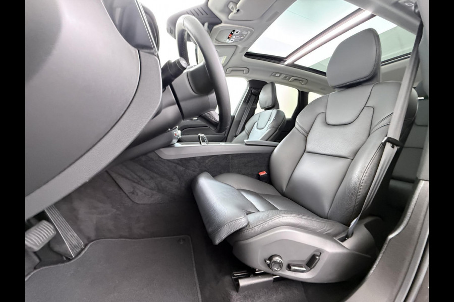 Volvo XC60 Plug-In Hybrid AWD T6 Plus Dark Recharge ADAPT. CRUISE CONTROL | STUUR & STOEL VERWARMING | PANORAMA DAK | 360 GRADEN CAMERA | ELEK. STOELEN MET GEHEUGEN | HARMAN/KARDON AUDIO