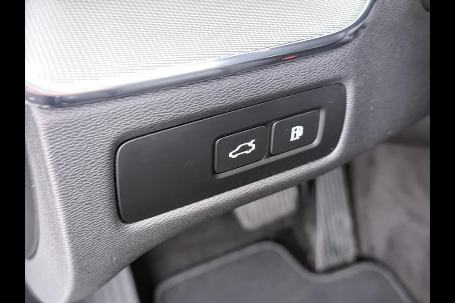 Volvo XC60 Plug-In Hybrid AWD T6 Plus Dark Recharge ADAPT. CRUISE CONTROL | STUUR & STOEL VERWARMING | PANORAMA DAK | 360 GRADEN CAMERA | ELEK. STOELEN MET GEHEUGEN | HARMAN/KARDON AUDIO