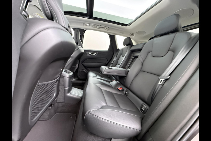 Volvo XC60 Plug-In Hybrid AWD T6 Plus Dark Recharge ADAPT. CRUISE CONTROL | STUUR & STOEL VERWARMING | PANORAMA DAK | 360 GRADEN CAMERA | ELEK. STOELEN MET GEHEUGEN | HARMAN/KARDON AUDIO