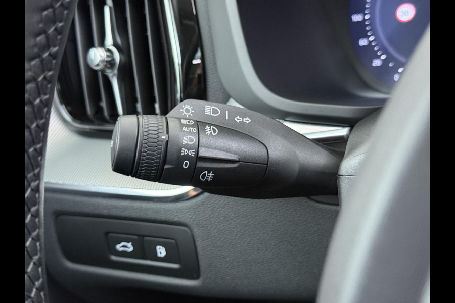 Volvo XC60 Plug-In Hybrid AWD T6 Plus Dark Recharge ADAPT. CRUISE CONTROL | STUUR & STOEL VERWARMING | PANORAMA DAK | 360 GRADEN CAMERA | ELEK. STOELEN MET GEHEUGEN | HARMAN/KARDON AUDIO