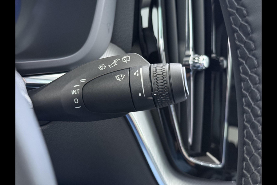 Volvo XC60 Plug-In Hybrid AWD T6 Plus Dark Recharge ADAPT. CRUISE CONTROL | STUUR & STOEL VERWARMING | PANORAMA DAK | 360 GRADEN CAMERA | ELEK. STOELEN MET GEHEUGEN | HARMAN/KARDON AUDIO