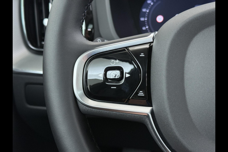 Volvo XC60 Plug-In Hybrid AWD T6 Plus Dark Recharge ADAPT. CRUISE CONTROL | STUUR & STOEL VERWARMING | PANORAMA DAK | 360 GRADEN CAMERA | ELEK. STOELEN MET GEHEUGEN | HARMAN/KARDON AUDIO