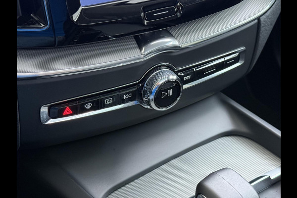 Volvo XC60 Plug-In Hybrid AWD T6 Plus Dark Recharge ADAPT. CRUISE CONTROL | STUUR & STOEL VERWARMING | PANORAMA DAK | 360 GRADEN CAMERA | ELEK. STOELEN MET GEHEUGEN | HARMAN/KARDON AUDIO