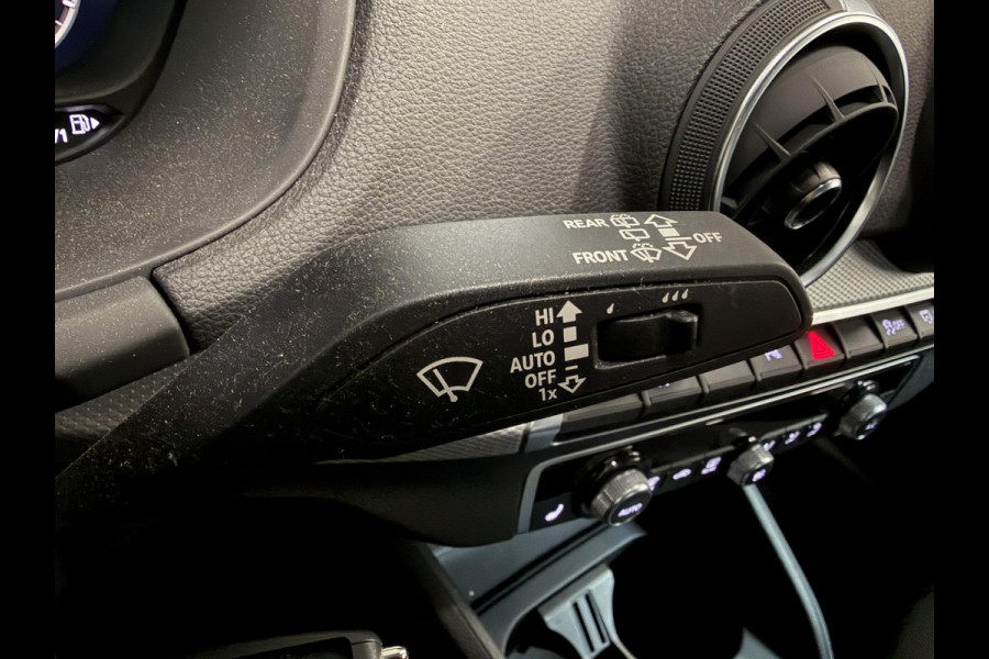 Audi Q2 35 TFSI Automaat Prestige Navigatie Apple Carplay/Android Auto Camera Verwarmde voorstoelen Led Parkeer sensoren