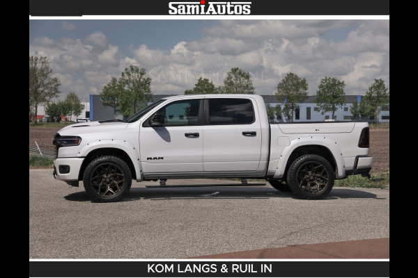 Dodge Ram LIMITED H.O 540 PK 706Nm | Massage + Full Option | De Meest Luxe en Volle Pick-Up in zijn Klasse | Comfortabele Dubbele Cabine met Royale 5 Zitplaatsen | BPM vrij | Nu Leverbaar uit Voorraad | Voorraad Nr 2336 - 7700 | De specialist in Amerikaanse pick‑ups in Nederland en Europa.
