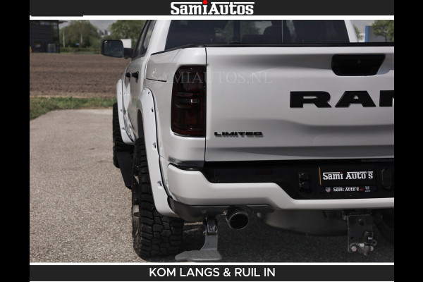 Dodge Ram LIMITED H.O 540 PK 706Nm | Massage + Full Option | De Meest Luxe en Volle Pick-Up in zijn Klasse | Comfortabele Dubbele Cabine met Royale 5 Zitplaatsen | BPM vrij | Nu Leverbaar uit Voorraad | Voorraad Nr 2336 - 7700 | De specialist in Amerikaanse pick‑ups in Nederland en Europa.