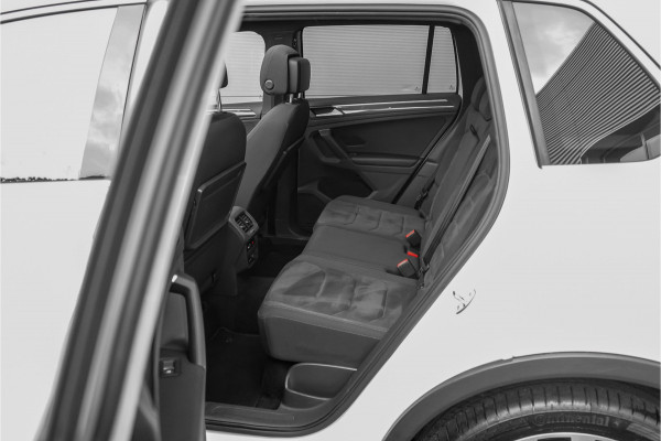 Volkswagen Tiguan 1.5 TSI DSG R-Line Pano ACC Camera CarPlay 20" Suzuka