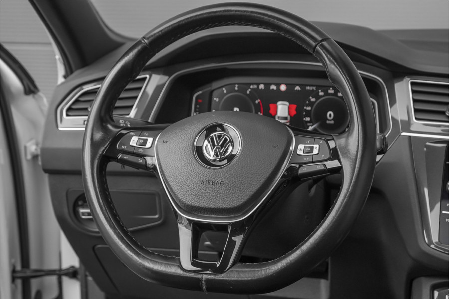 Volkswagen Tiguan 1.5 TSI DSG R-Line Pano ACC Camera CarPlay 20" Suzuka