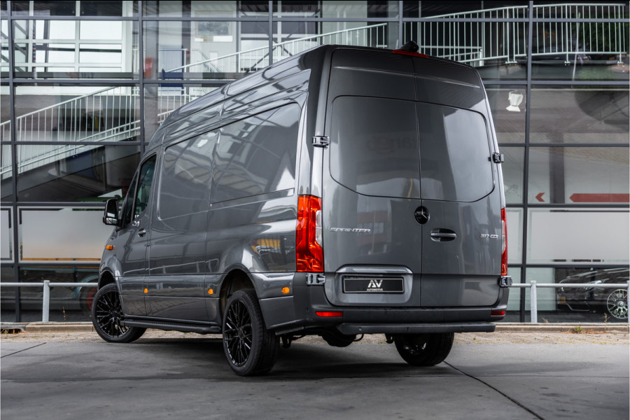 Mercedes-Benz Sprinter 317 1.9 CDI L2H2 | AMG | LED | CarPlay | Camera | Navigatie | Stoelverwarming | Cruise control | Dealer onderhouden | Lederen bekleding | Nieuwe APK | 12 maanden garantie | L2H2
