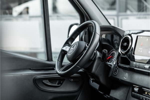 Mercedes-Benz Sprinter 317 1.9 CDI L2H2 | AMG | LED | CarPlay | Camera | Navigatie | Stoelverwarming | Cruise control | Dealer onderhouden | Lederen bekleding | Nieuwe APK | 12 maanden garantie | L2H2