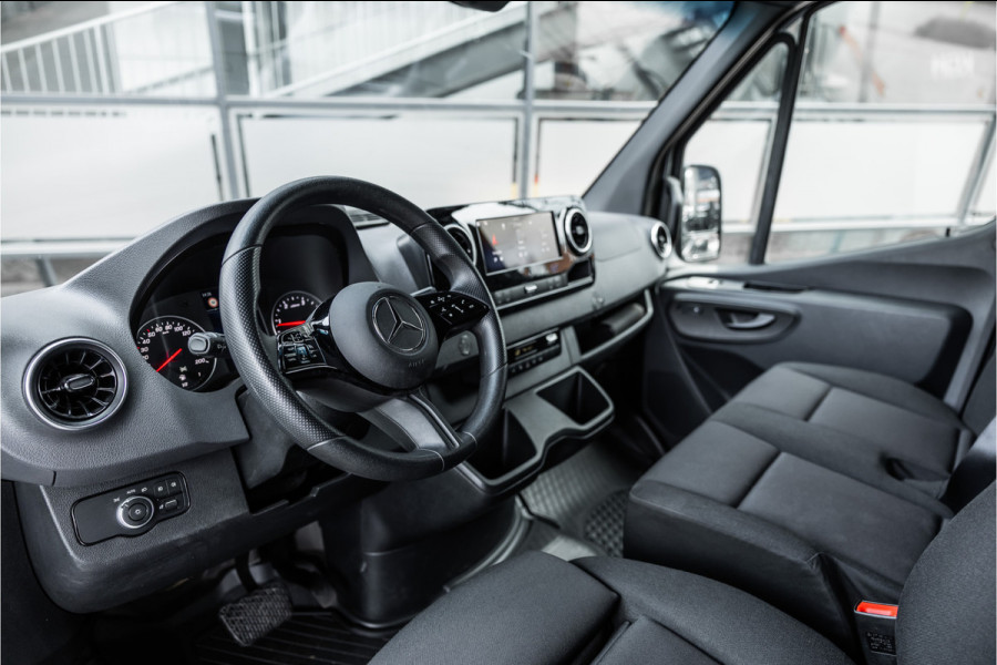 Mercedes-Benz Sprinter 317 1.9 CDI L2H2 | AMG | LED | CarPlay | Camera | Navigatie | Stoelverwarming | Cruise control | Dealer onderhouden | Lederen bekleding | Nieuwe APK | 12 maanden garantie | L2H2