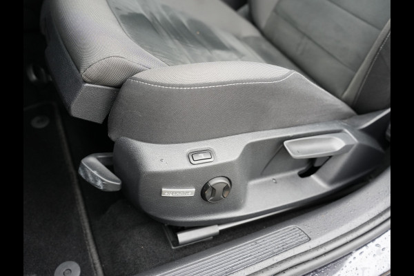 Volkswagen Golf 1.0 TSI Comfortline Business | Adaptive Cruise | Stoelverwarming | Android/Apple Carplay
