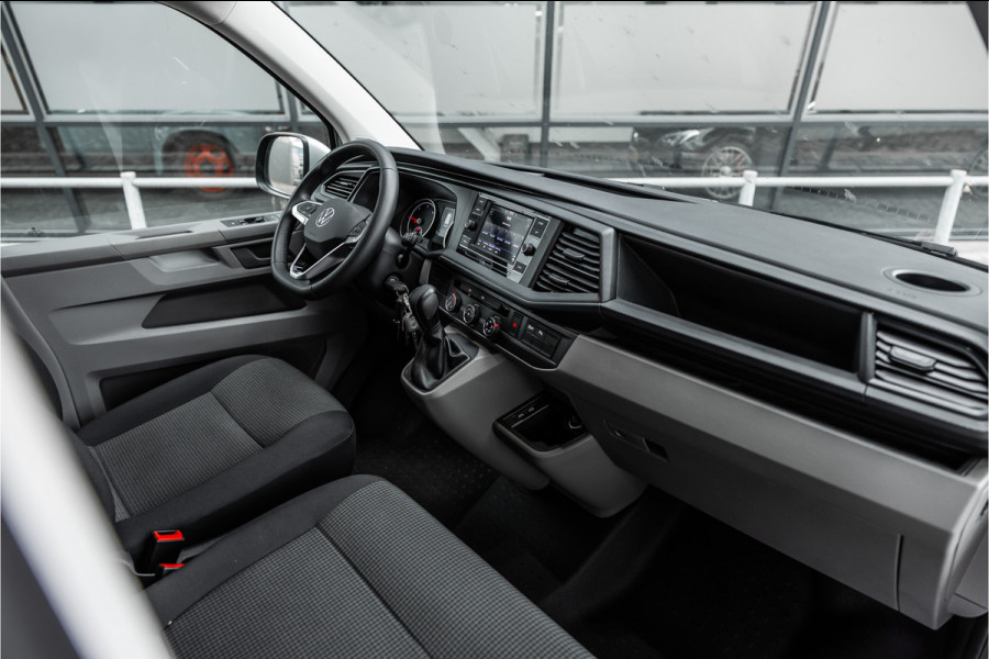 Volkswagen Transporter T6.1 2.0 TDI DSG L2H1 | AV Edition | Bi-Xenon | CarPlay | Camera | Cruise control | Trekhaak | MF Stuur | BPM Vrij