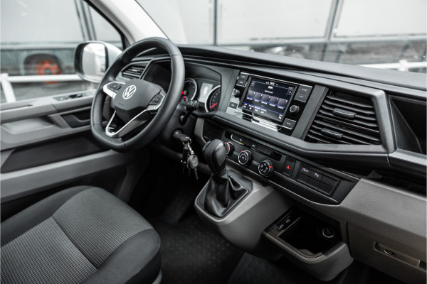 Volkswagen Transporter T6.1 2.0 TDI DSG L2H1 | AV Edition | Bi-Xenon | CarPlay | Camera | Cruise control | Trekhaak | MF Stuur | BPM Vrij