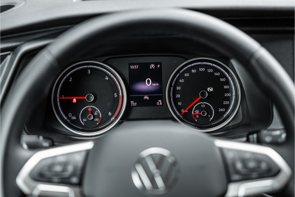 Volkswagen Transporter T6.1 2.0 TDI DSG L2H1 | AV Edition | Bi-Xenon | CarPlay | Camera | Cruise control | Trekhaak | MF Stuur | BPM Vrij
