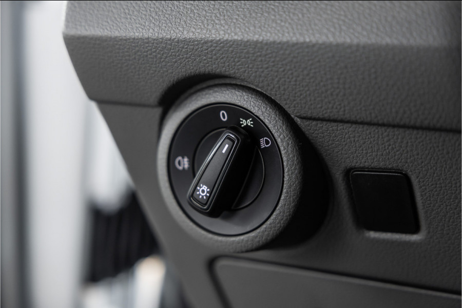 Volkswagen Transporter T6.1 2.0 TDI DSG L2H1 | AV Edition | Bi-Xenon | CarPlay | Camera | Cruise control | Trekhaak | MF Stuur | BPM Vrij