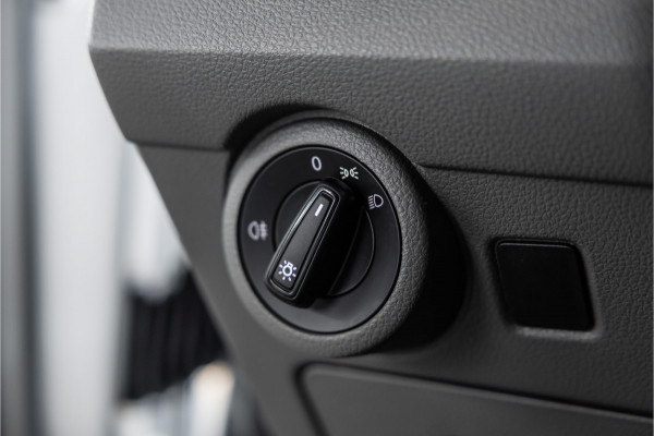Volkswagen Transporter T6.1 2.0 TDI DSG L2H1 | AV Edition | Bi-Xenon | CarPlay | Camera | Cruise control | Trekhaak | MF Stuur | BPM Vrij