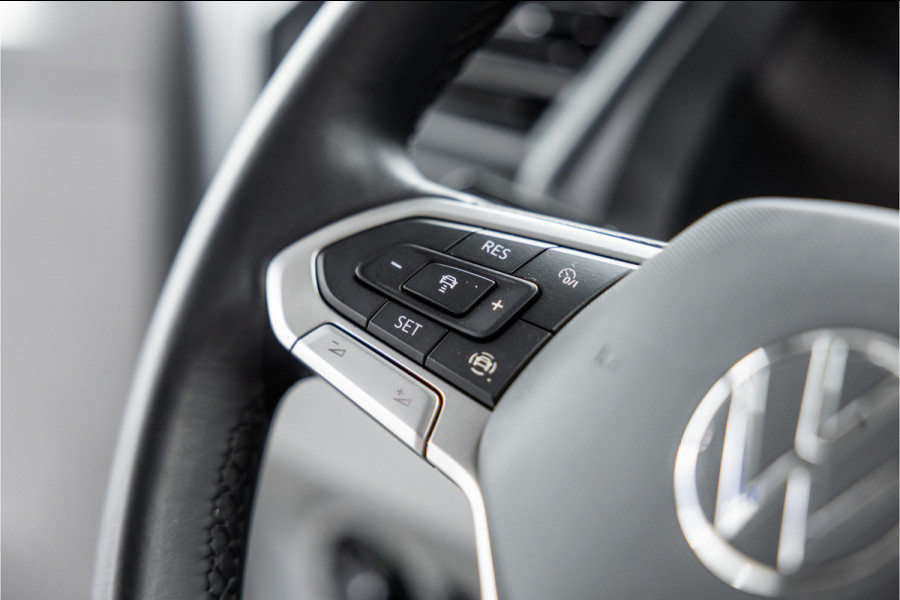 Volkswagen Transporter T6.1 2.0 TDI DSG L2H1 | AV Edition | Bi-Xenon | CarPlay | Camera | Cruise control | Trekhaak | MF Stuur | BPM Vrij