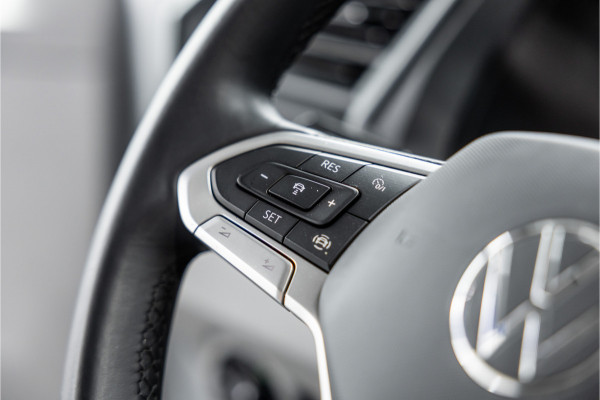 Volkswagen Transporter T6.1 2.0 TDI DSG L2H1 | AV Edition | Bi-Xenon | CarPlay | Camera | Cruise control | Trekhaak | MF Stuur | BPM Vrij