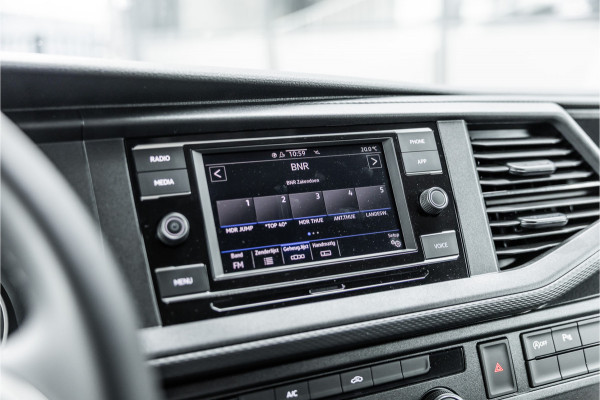 Volkswagen Transporter T6.1 2.0 TDI DSG L2H1 | AV Edition | Bi-Xenon | CarPlay | Camera | Cruise control | Trekhaak | MF Stuur | BPM Vrij