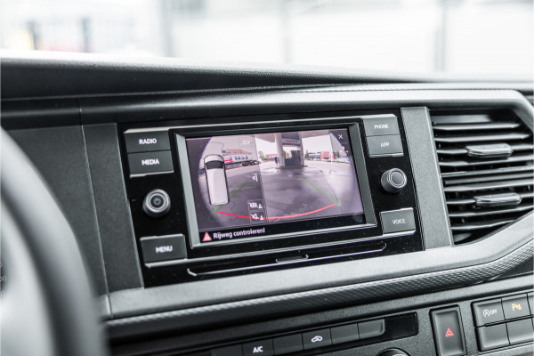 Volkswagen Transporter T6.1 2.0 TDI DSG L2H1 | AV Edition | Bi-Xenon | CarPlay | Camera | Cruise control | Trekhaak | MF Stuur | BPM Vrij