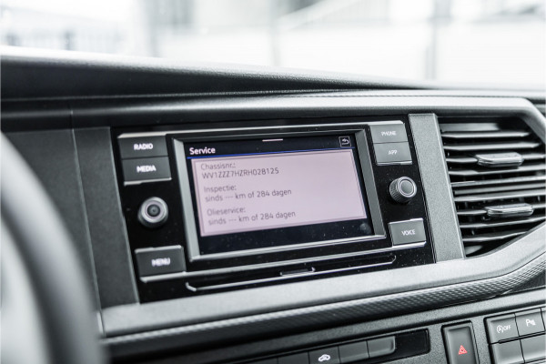 Volkswagen Transporter T6.1 2.0 TDI DSG L2H1 | AV Edition | Bi-Xenon | CarPlay | Camera | Cruise control | Trekhaak | MF Stuur | BPM Vrij