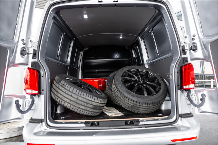 Volkswagen Transporter T6.1 2.0 TDI DSG L2H1 | AV Edition | Bi-Xenon | CarPlay | Camera | Cruise control | Trekhaak | MF Stuur | BPM Vrij