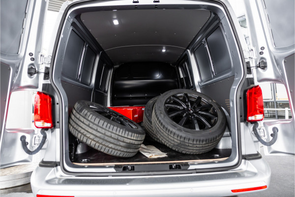 Volkswagen Transporter T6.1 2.0 TDI DSG L2H1 | AV Edition | Bi-Xenon | CarPlay | Camera | Cruise control | Trekhaak | MF Stuur | BPM Vrij