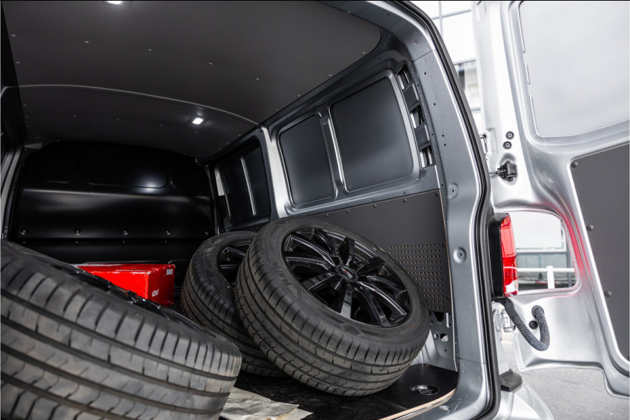 Volkswagen Transporter T6.1 2.0 TDI DSG L2H1 | AV Edition | Bi-Xenon | CarPlay | Camera | Cruise control | Trekhaak | MF Stuur | BPM Vrij
