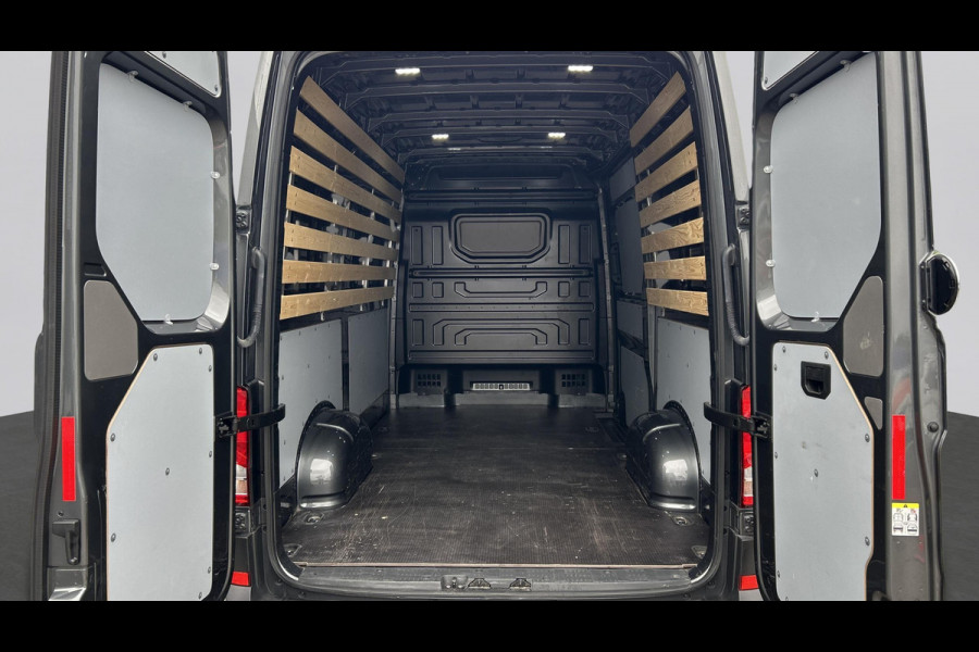 Volkswagen Crafter L3H3 2.0 TDI 140pk 3.5T Automaat Highline / Parkeersensoren / Geveerde stoel / Voorruitverwarming