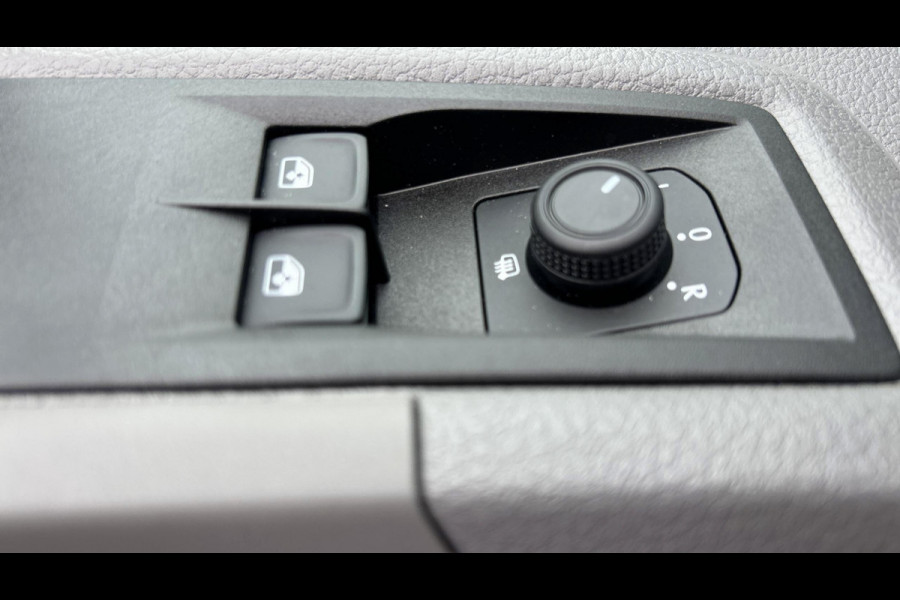 Volkswagen Crafter L3H3 2.0 TDI 140pk 3.5T Automaat Highline / Parkeersensoren / Geveerde stoel / Voorruitverwarming