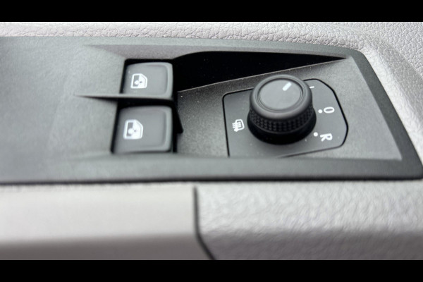 Volkswagen Crafter L3H3 2.0 TDI 140pk 3.5T Automaat Highline / Parkeersensoren / Geveerde stoel / Voorruitverwarming