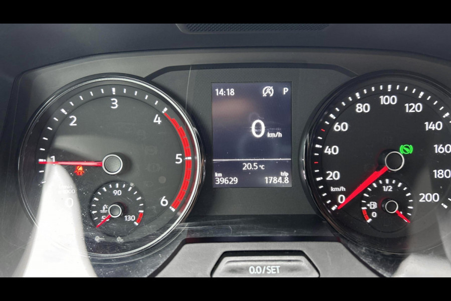 Volkswagen Crafter L3H3 2.0 TDI 140pk 3.5T Automaat Highline / Parkeersensoren / Geveerde stoel / Voorruitverwarming
