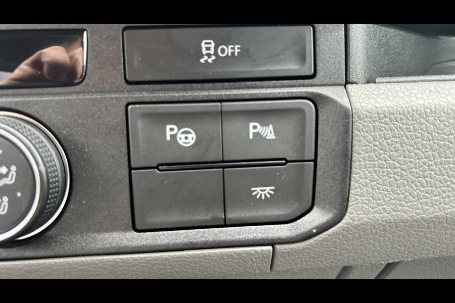 Volkswagen Crafter L3H3 2.0 TDI 140pk 3.5T Automaat Highline / Parkeersensoren / Geveerde stoel / Voorruitverwarming