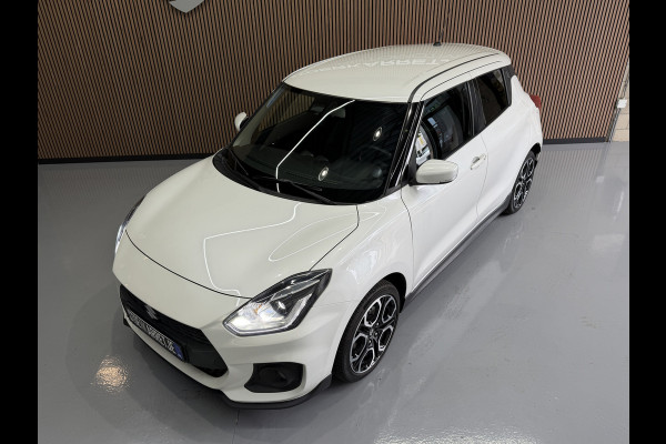 Suzuki Swift 1.4 Sport Smart Hybrid Navi | 17" | Carplay | Camera | Stoelverwarming | ACC | Dodehoek | 100% Elk jaar Suzuki Dealer onderhouden!